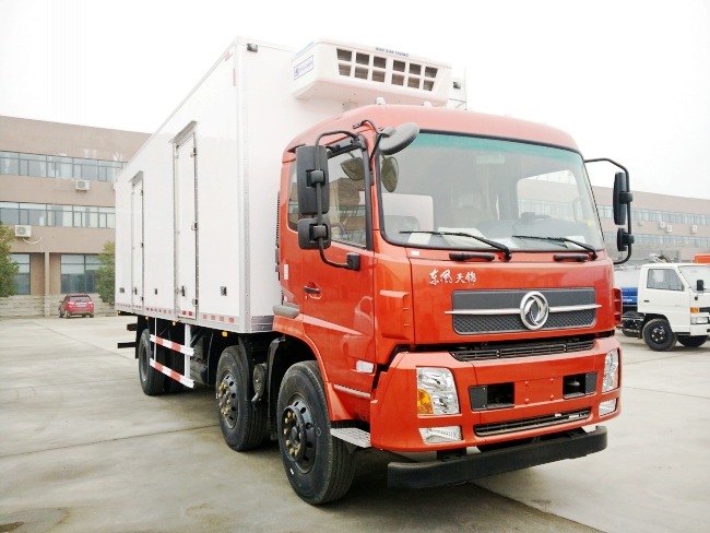 東風(fēng)天錦小三軸冷藏車(廂長(zhǎng)7.7/8.6米)圖片2