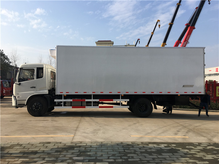 東風(fēng)天錦冷藏車(廂長(zhǎng)7.4/7.8米)圖片3