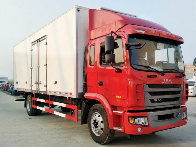江淮格爾發(fā)冷藏車(廂長6.8/7.8米)圖片2