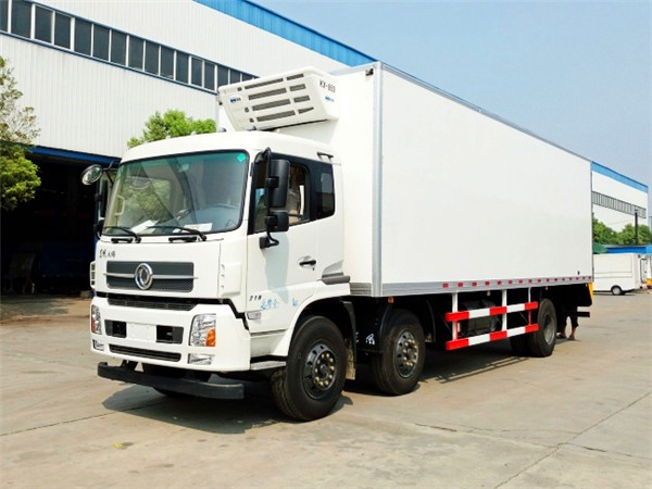 東風(fēng)天錦小三軸冷藏車(廂長7.7/8.6米)
