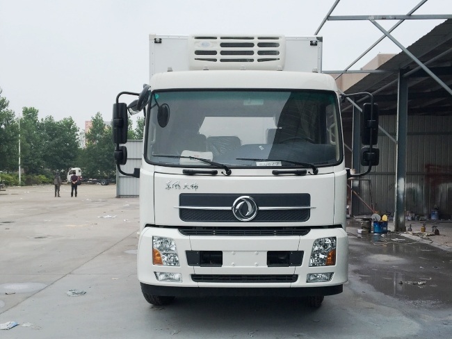 東風(fēng)天錦冷藏車(廂長6.1米)圖片3