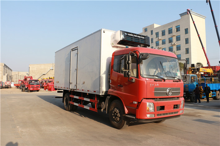 東風(fēng)天錦排半冷藏車(廂長6.6米)圖片4