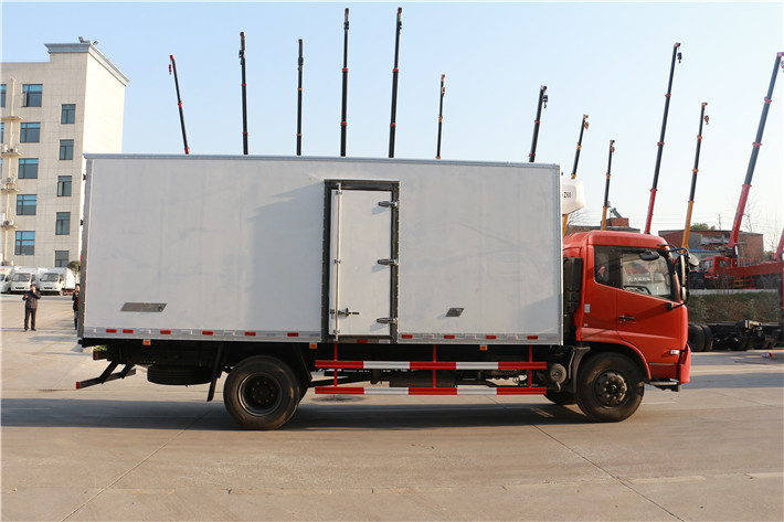 東風(fēng)天錦排半冷藏車(廂長6.6米)圖片5