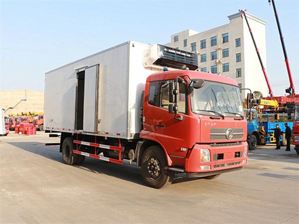 東風(fēng)天錦排半冷藏車(廂長(zhǎng)6.6米)