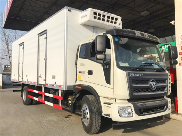 福田歐馬可排半冷藏車(廂長(zhǎng)6.1米)