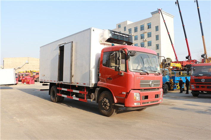 東風(fēng)天錦排半冷藏車(廂長6.6米)圖片3