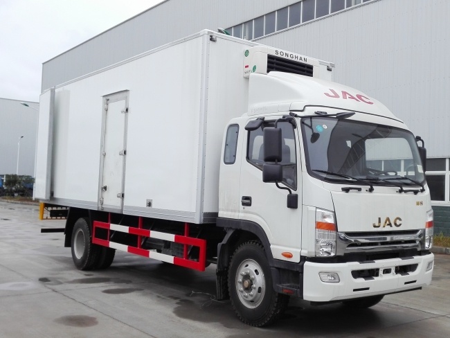 江淮帥鈴排半冷藏車(chē)(廂長(zhǎng)7.6米)圖片2