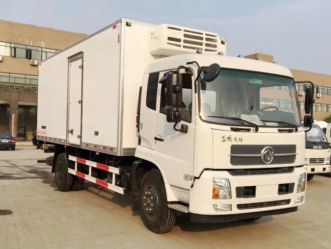 東風(fēng)天錦冷藏車(廂長6.1米)圖片2