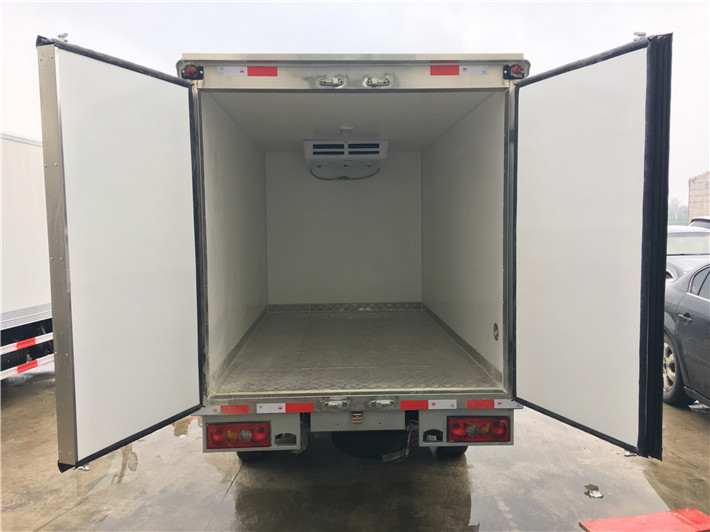 金杯小型冷藏車(廂長(zhǎng)2.9米)圖片4