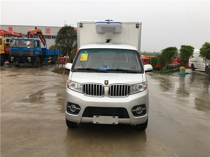 金杯小型冷藏車(廂長(zhǎng)2.9米)圖片3