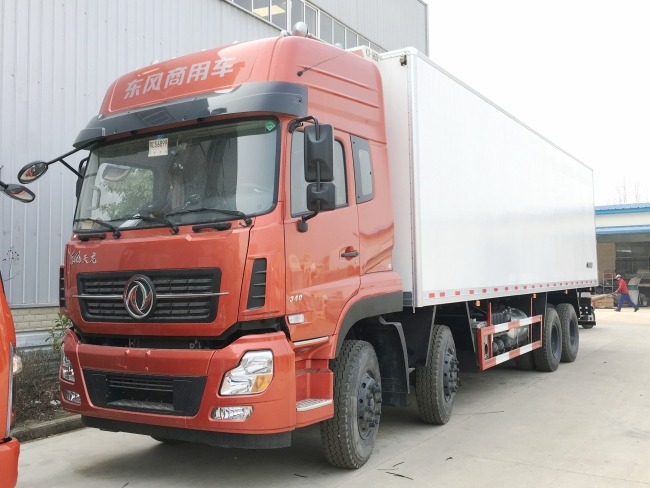 東風(fēng)天龍小三軸冷藏車（廂長9.4米）圖片4