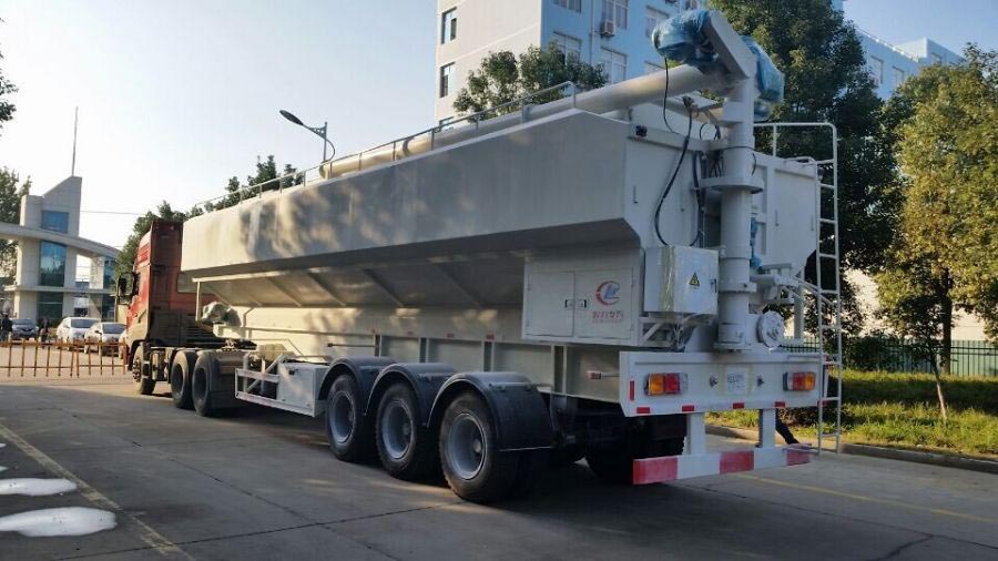 程力牌散裝飼料運(yùn)輸半掛車(chē)