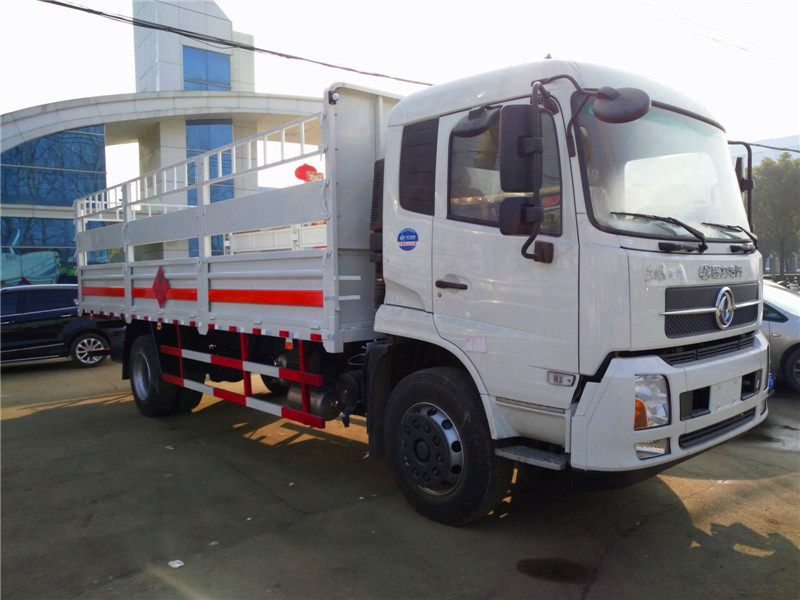 6.6米東風(fēng)天錦氣瓶運(yùn)輸車圖片2