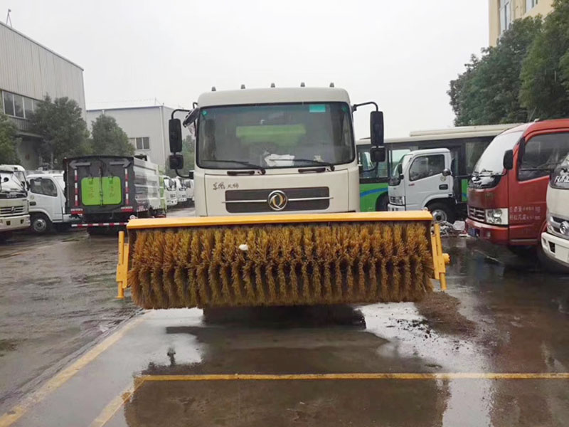 東風(fēng)天錦掃雪車除雪車圖片4