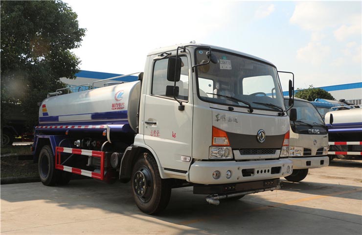 10方東風(fēng)嘉運(yùn)綠化噴灑車圖片2