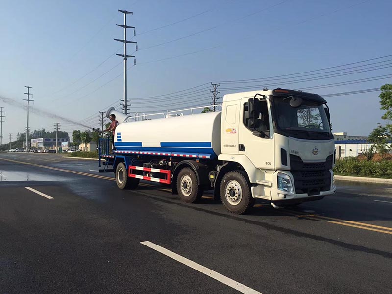 18方東風柳汽乘龍霧炮灑水車圖片3