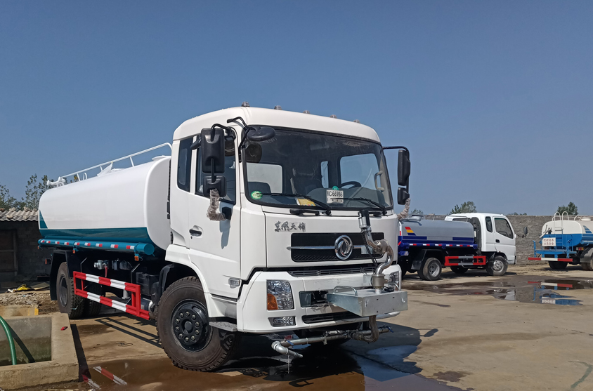 東風(fēng)天錦15方電動灑水炮灑水車圖片4